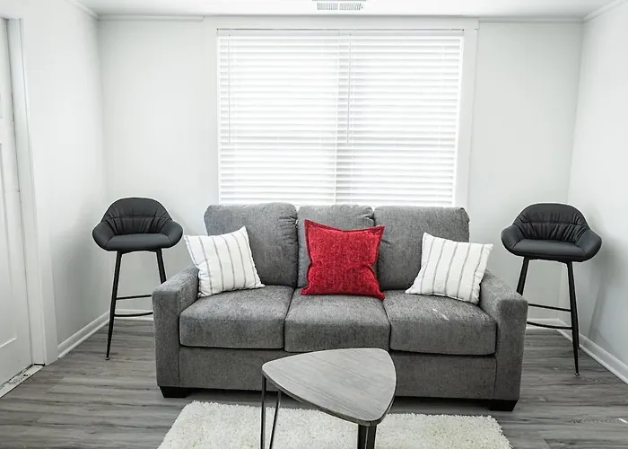 Modern 2br In The Strip District Apartment