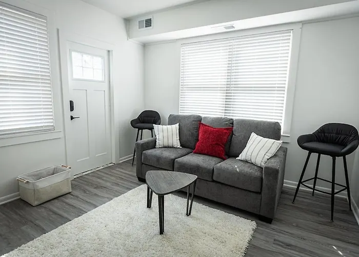 Modern 2br In The Strip District *