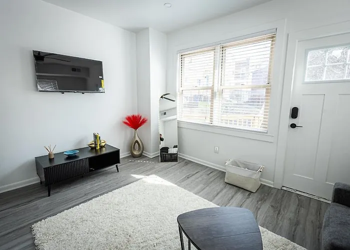 Modern 2br In The Strip District Apartment *