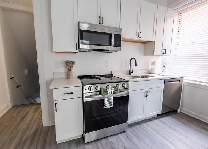 Modern 2br In The Strip District * Pittsburgh