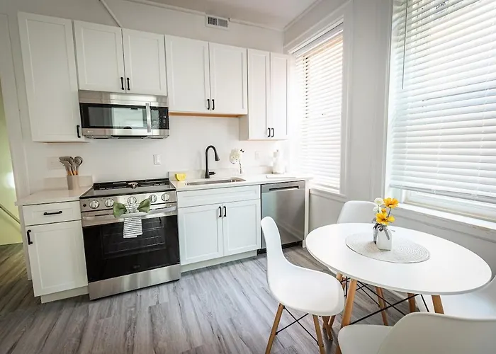Modern 2br In The Strip District * Pittsburgh