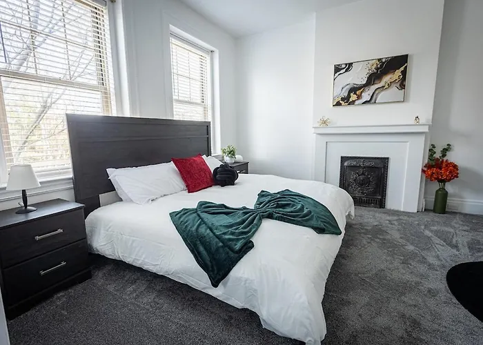 Modern 2br In The Strip District Apartment *