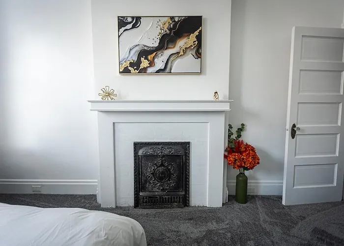Modern 2br In The Strip District Apartment *