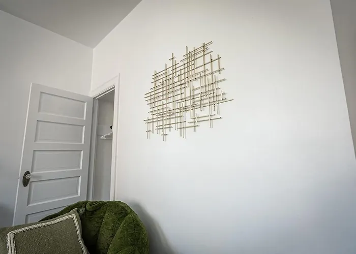 Modern 2br In The Strip District Pittsburgh