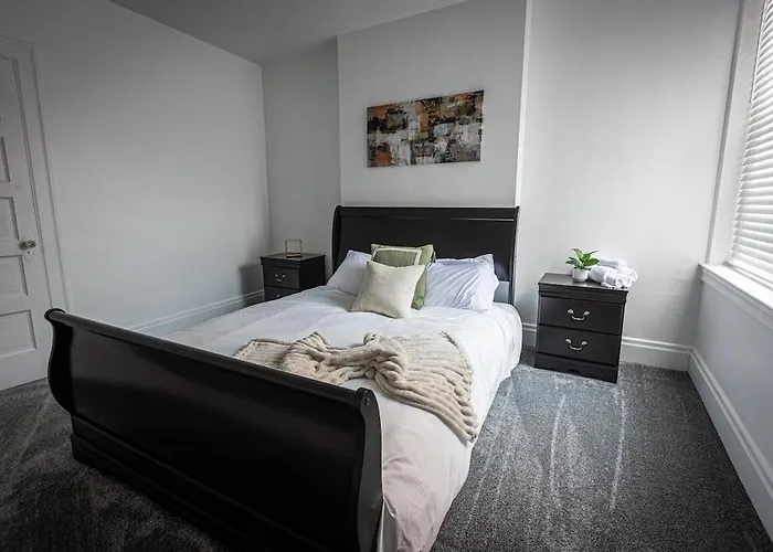 Modern 2br In The Strip District Apartment *